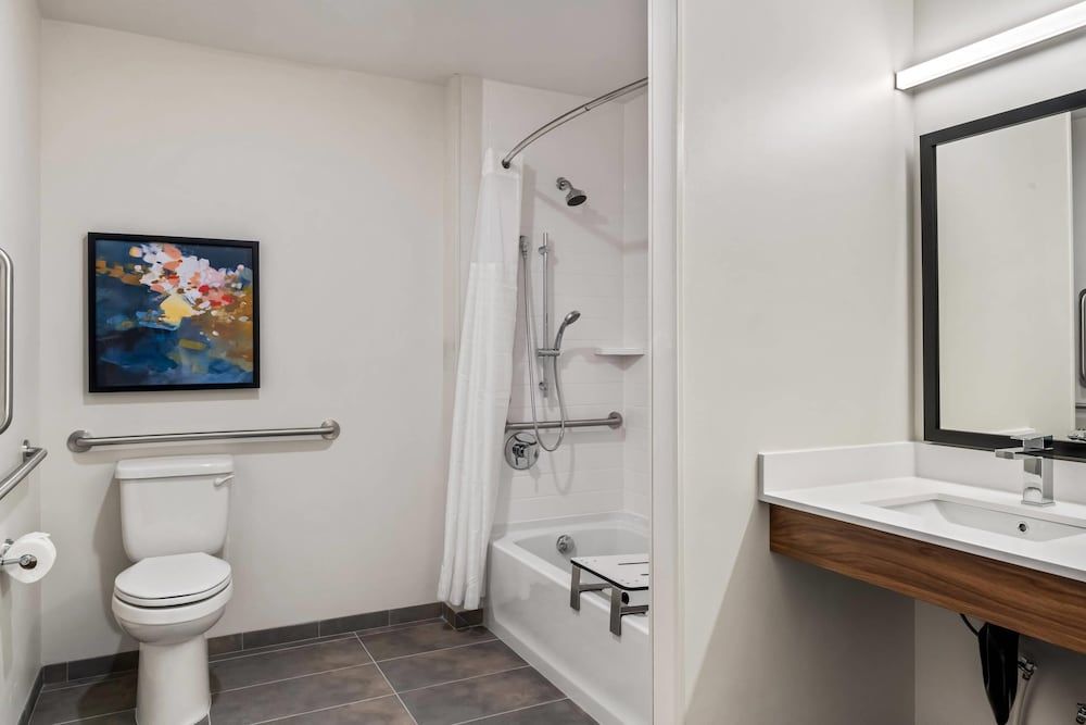 Everhome Suites Bozeman Suite, 1 King Bed, Accessible, Non Smoking (Accessible Tub) 3