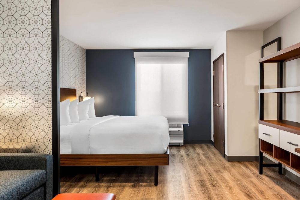 Suite, 1 King Bed, Non Smoking