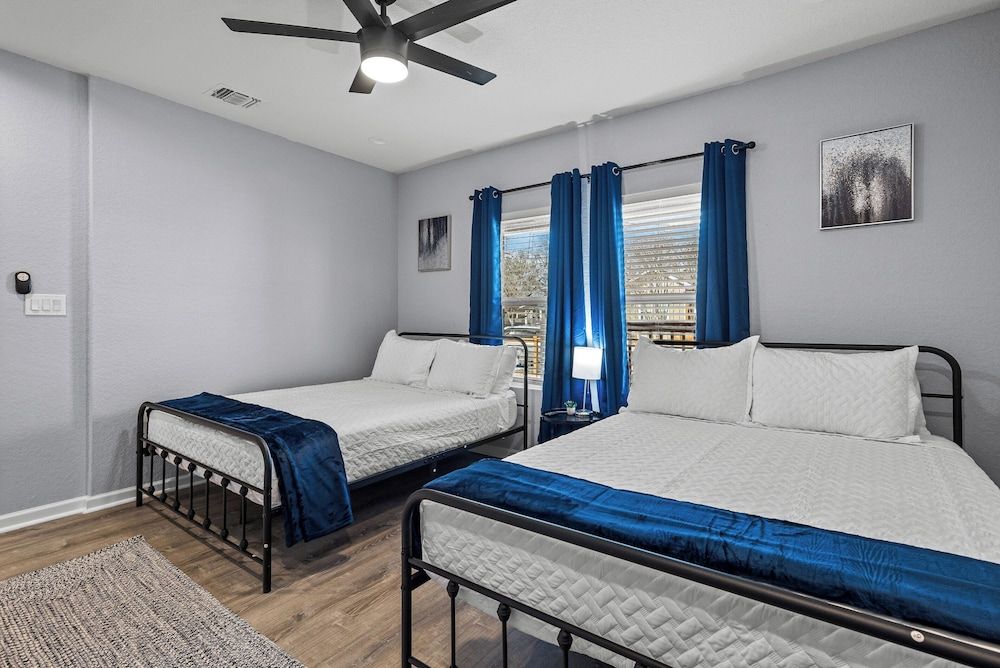House (4 Bedrooms)