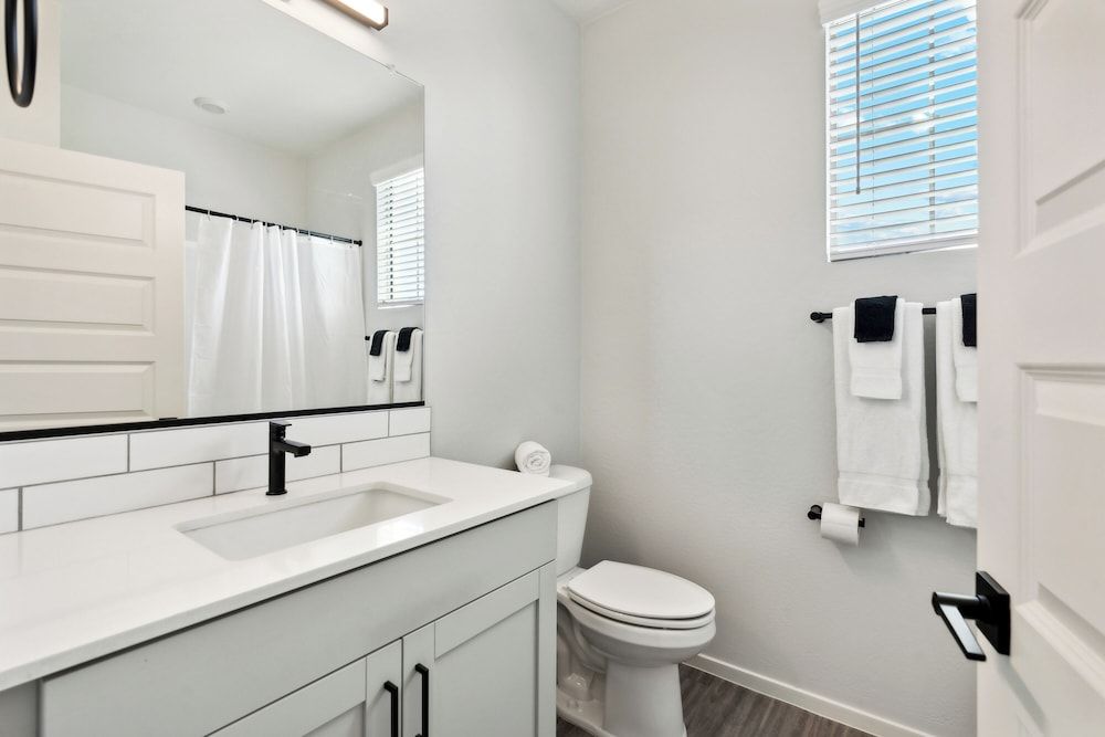 Dreamlight Modern Home with Pool and BBQ Comfort House, Patio 12