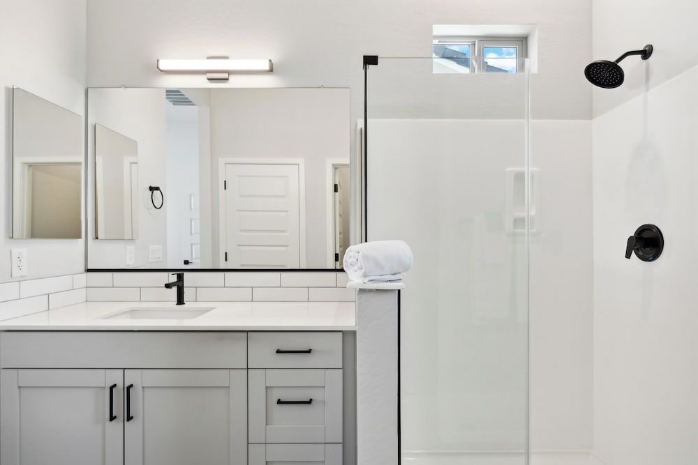 Dreamlight Modern Home with Pool and BBQ Comfort House, Patio 11