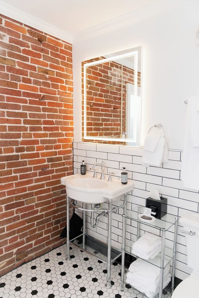 The Harvey Superior Suite 27