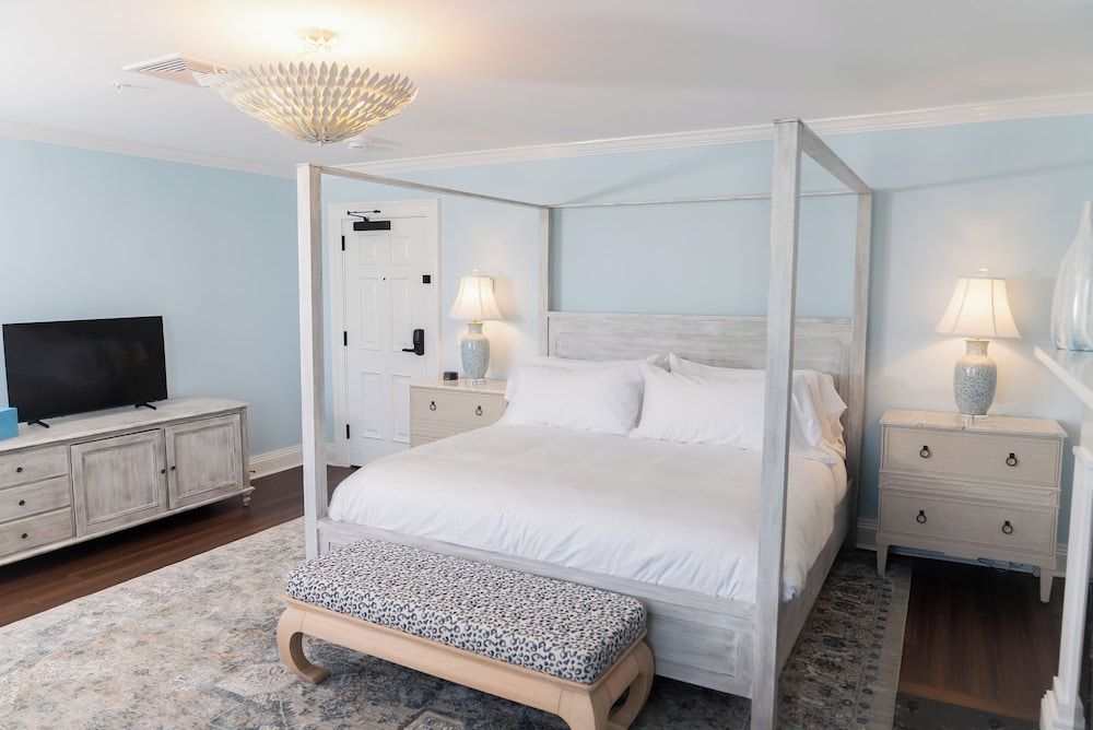 The Harvey Traditional Suite 15