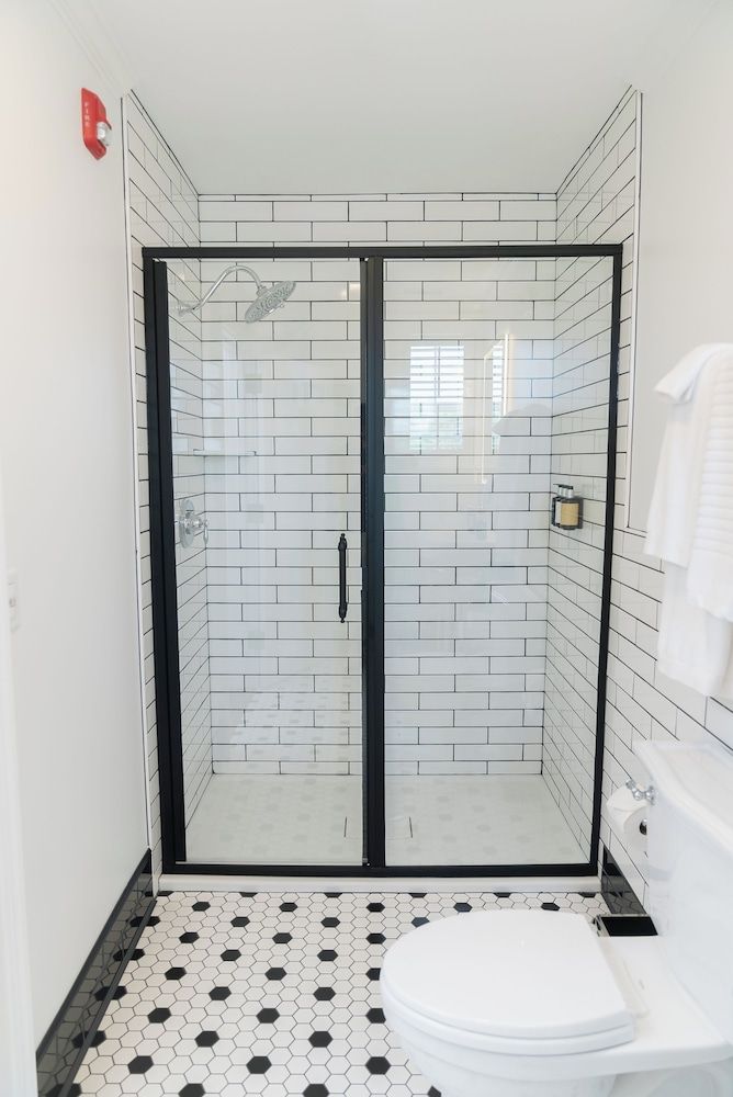 The Harvey Traditional Suite 24