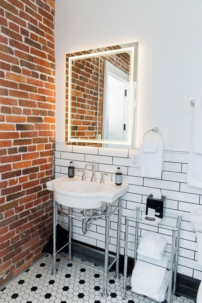 The Harvey Superior Suite 17