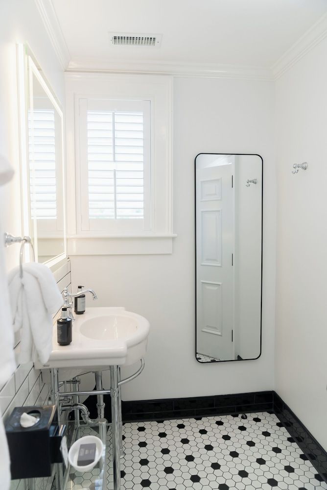 The Harvey Traditional Suite 29