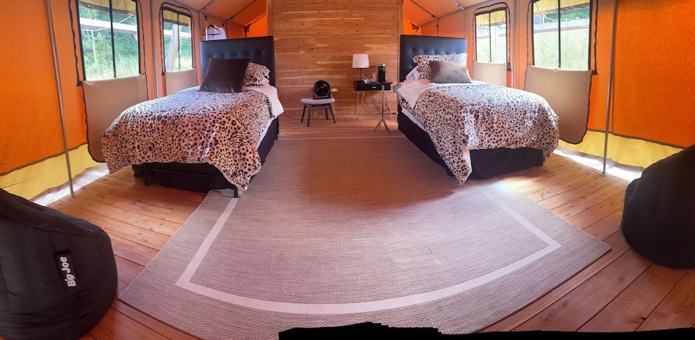 Signature Tent, 2 Twin Beds
