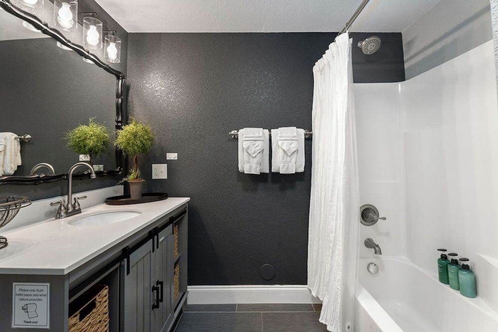 Beautiful Old Town 2 Bedroom Apartment With Bikes! Apartment, 2 Queen Beds, Patio, Garden View (321 N. Meldrum) 6