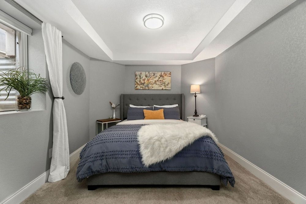 Beautiful Old Town 2 Bedroom Apartment With Bikes! Apartment, 2 Queen Beds, Patio, Garden View (321 N. Meldrum) 5