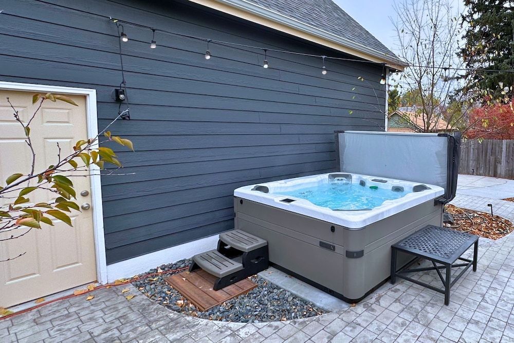 Beautiful Old Town 2 Bedroom Apartment With Bikes! Apartment, 2 Queen Beds, Patio, Garden View (321 N. Meldrum) 7