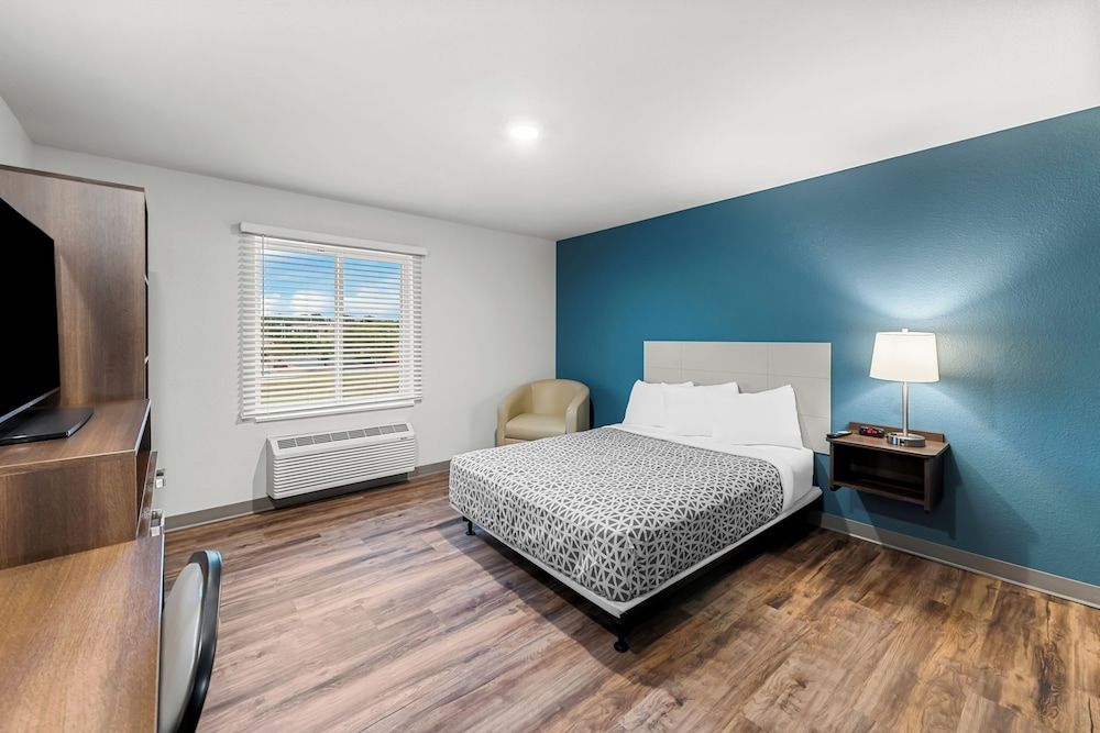 Woodspring Suites Kansas City Airport