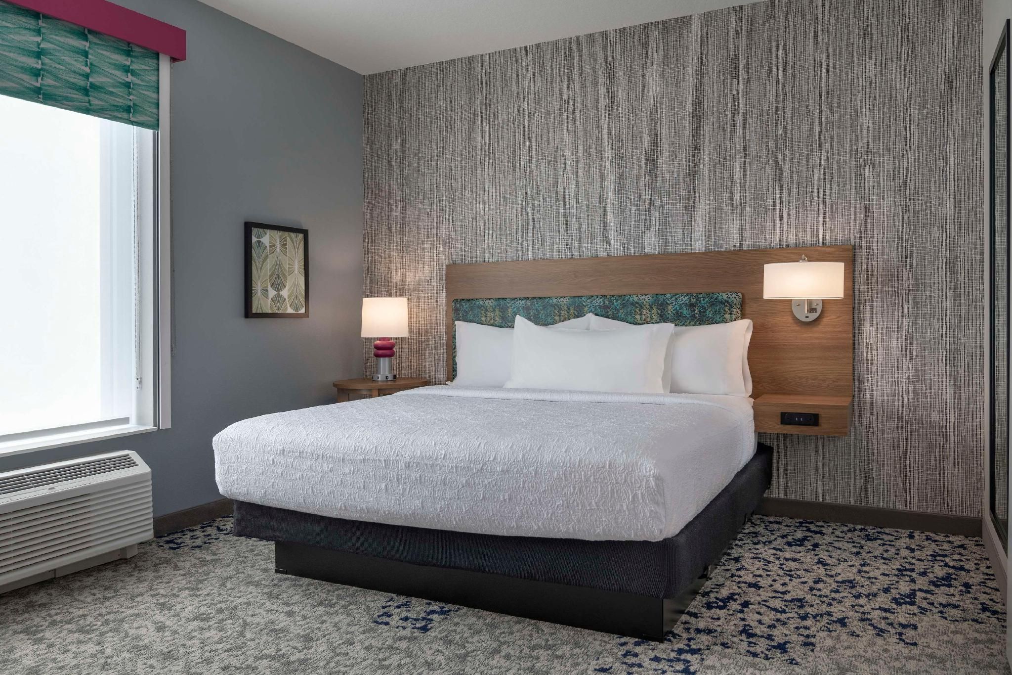 1 King Hearing Accessible 1 Bedroom Suite
