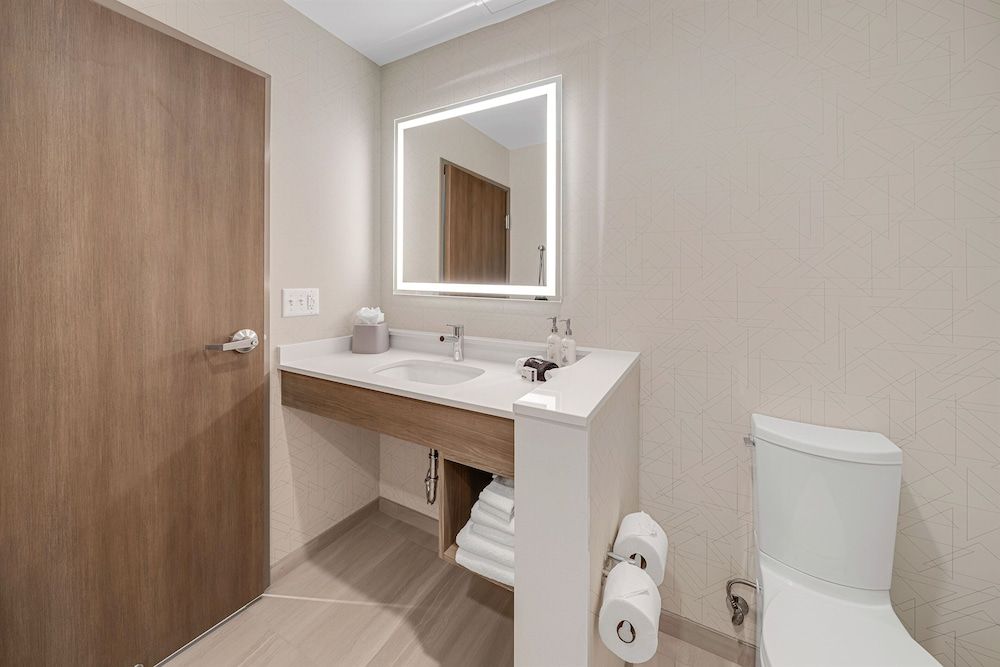 Holiday Inn Express & Suites Fort Walton Beach Eglin Area by IHG Standard Room, 2 Queen Beds 9