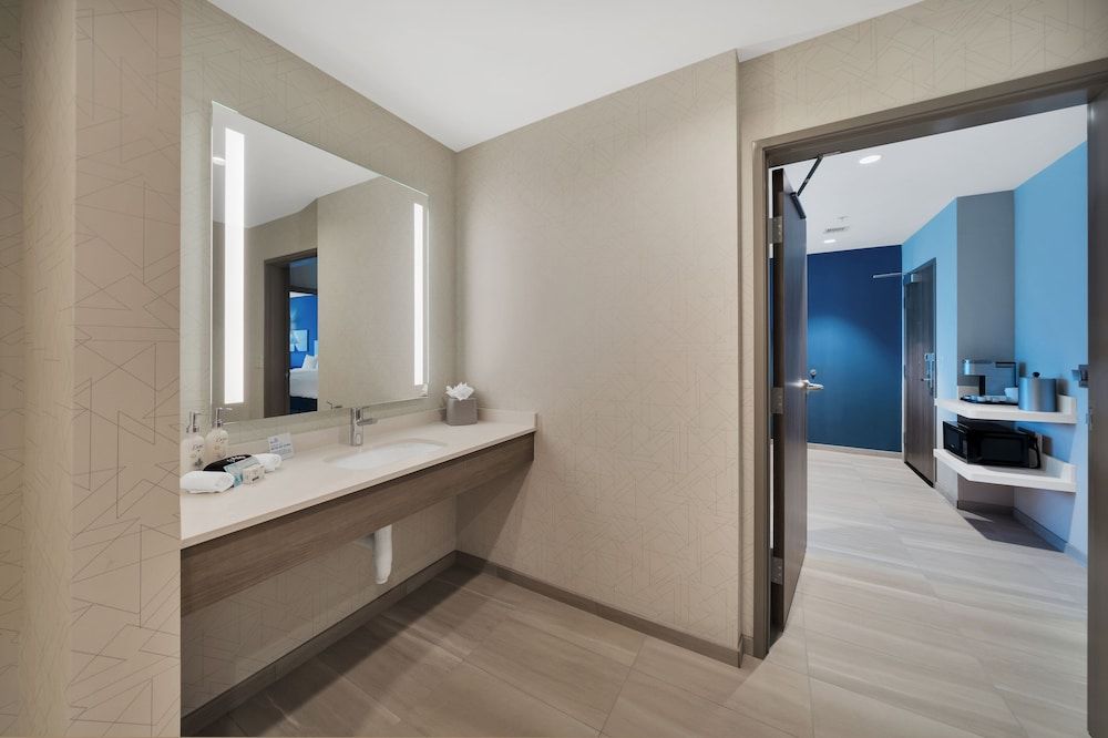 Holiday Inn Express & Suites Fort Walton Beach Eglin Area by IHG Suite, 2 Queen Beds, Accessible Bathtub (Mobility) 10