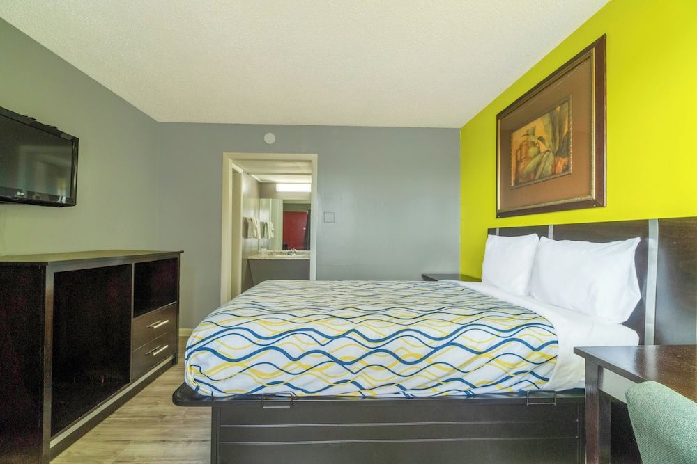 Standard Room, 1 Queen Bed, Non Smoking