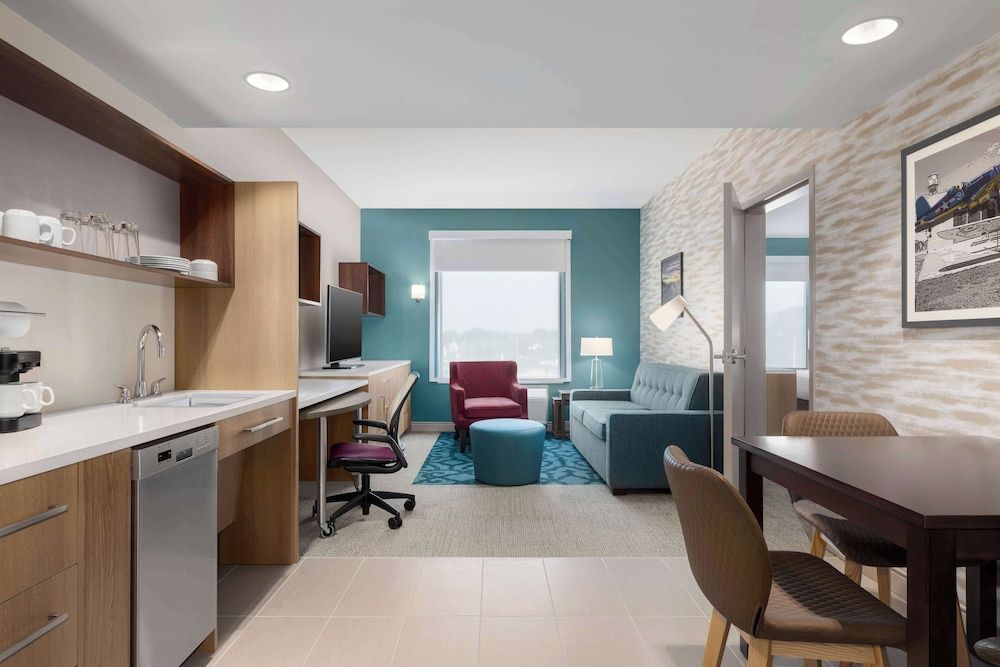 Suite, 1 Queen Bed, Accessible, Bathtub (Nonsmoking)