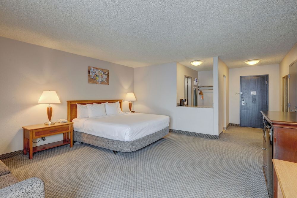 Riverside Hotel Suite, 1 Bedroom 6