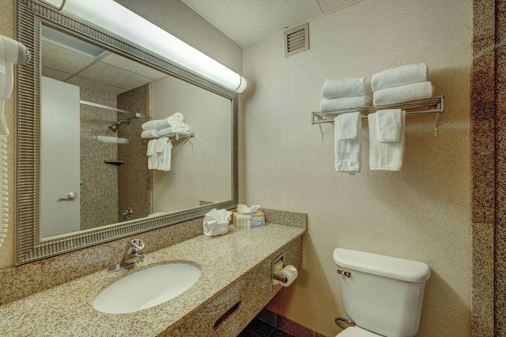 Riverside Hotel Suite, 1 Bedroom 9