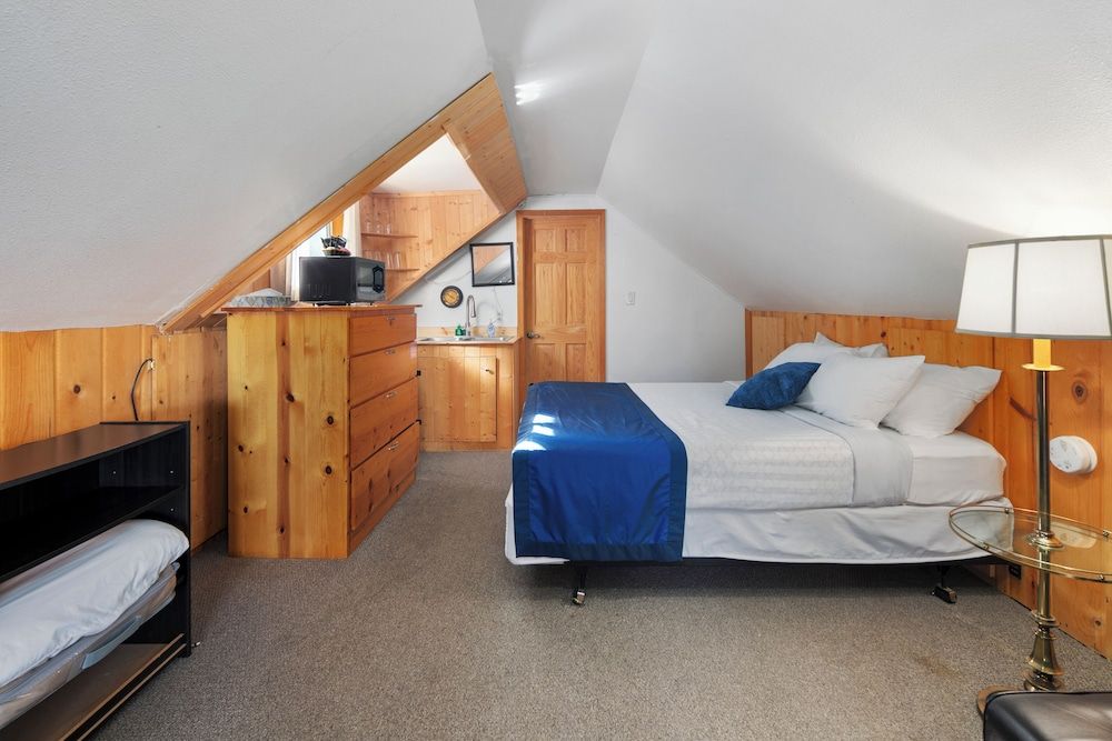 Senior Cabin