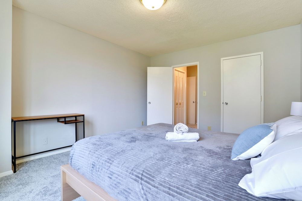 Comfort Apartment, 2 Bedrooms, Balcony, City View