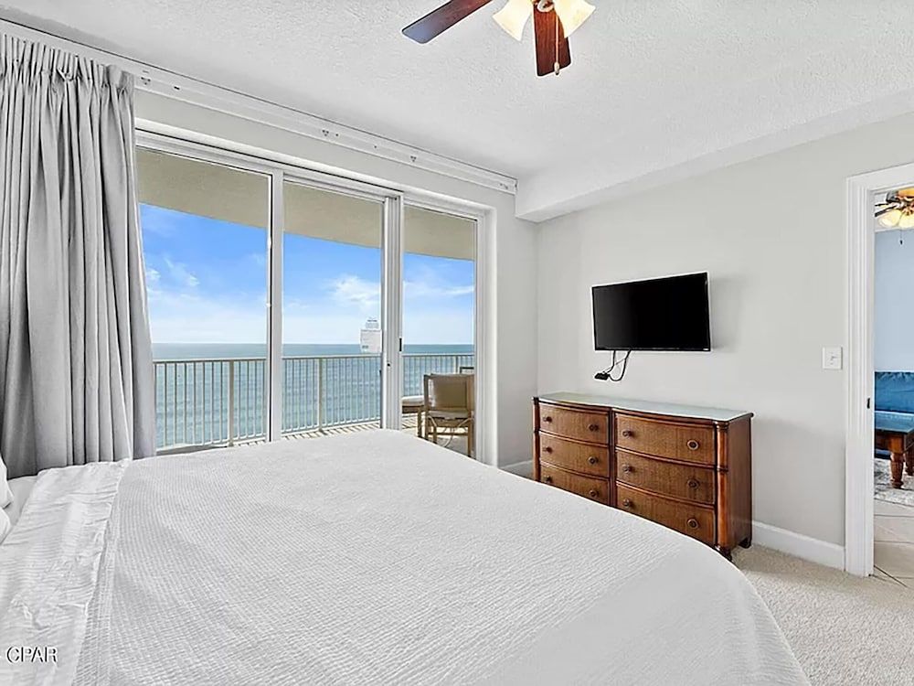 Condo, 1 King Bed with Sofa bed (Emerald Isle 1504)