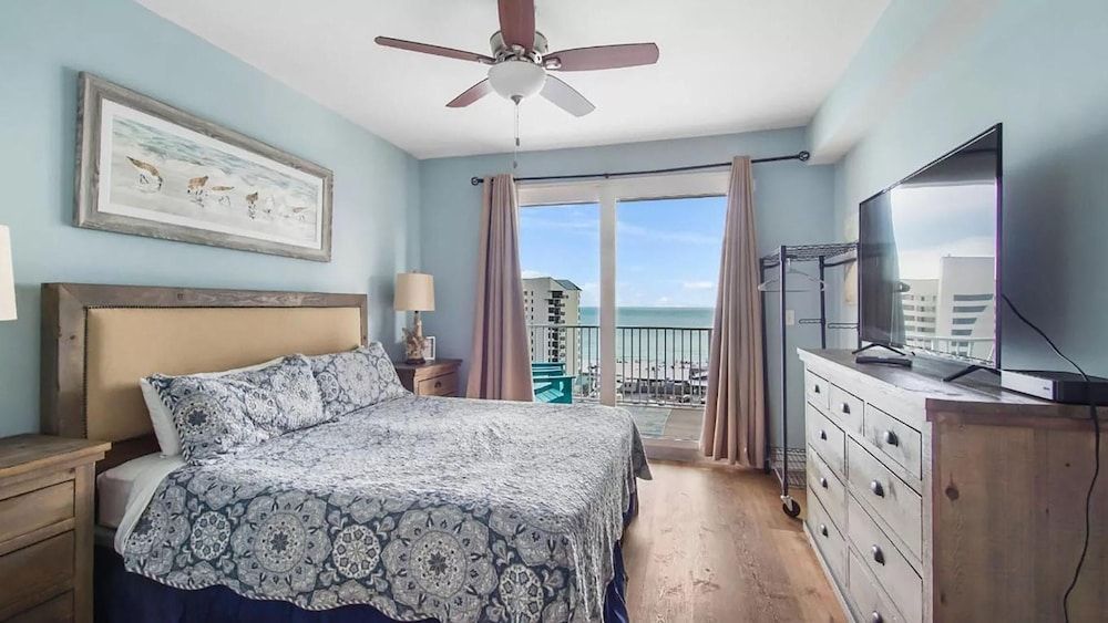 Condo, Multiple Beds (Laketown Wharf 827 - Life's A Beach)