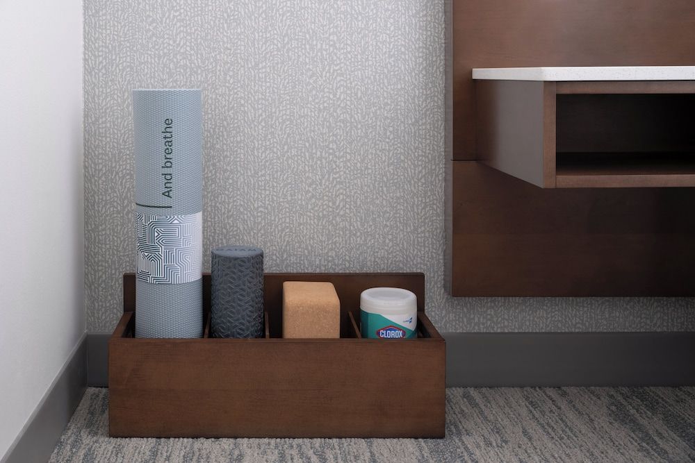 EVEN Hotel Bozeman Yellowstone Intl Arpt​ by IHG Standard Room, 2 Queen Beds, Accessible Bathtub (Communications, Mobility) 6