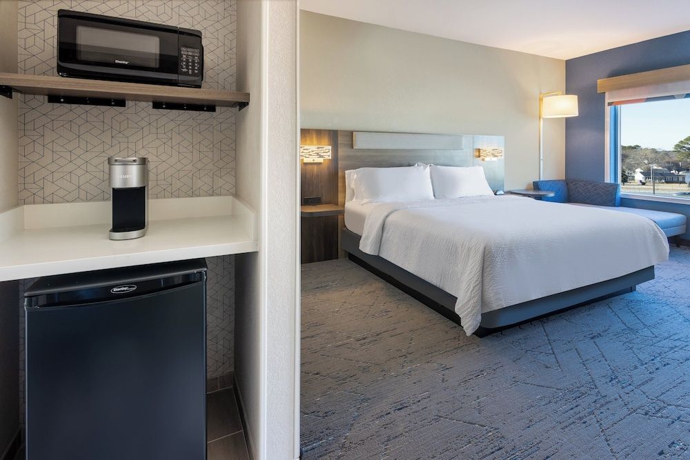 Holiday Inn Express & Suites Benson by IHG Standard Room, 1 King Bed, Accessible (Communications Accessible) 2