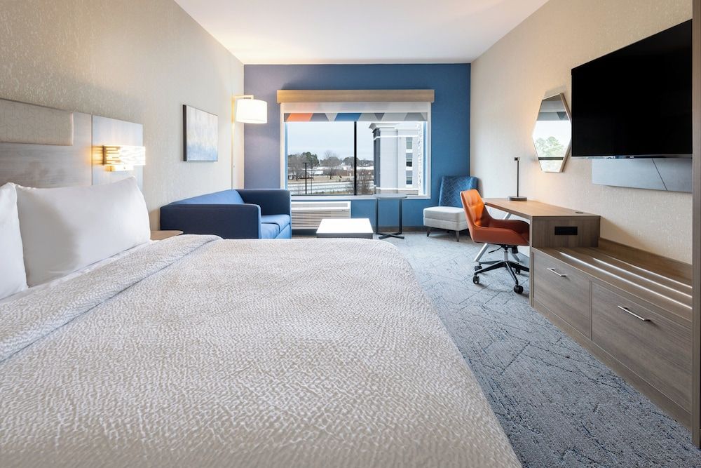 Holiday Inn Express & Suites Benson by IHG Suite, 1 King Bed 3