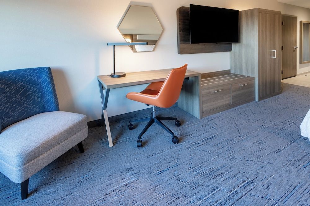 Holiday Inn Express & Suites Benson by IHG Suite, 2 Queen Beds, Accessible Bathtub (Mobility Accessible) 4