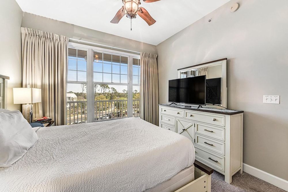 Condo, Multiple Beds (Reflections 402)