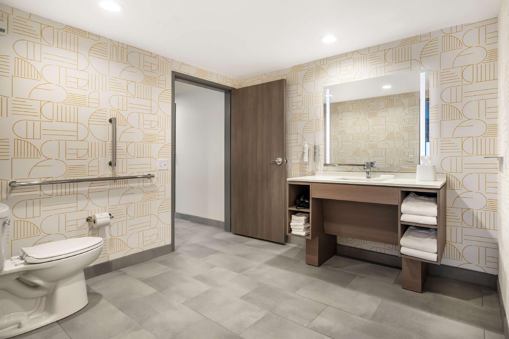 1 King Mob/Hear Access Ri Shwr 1 Bedroom Suite