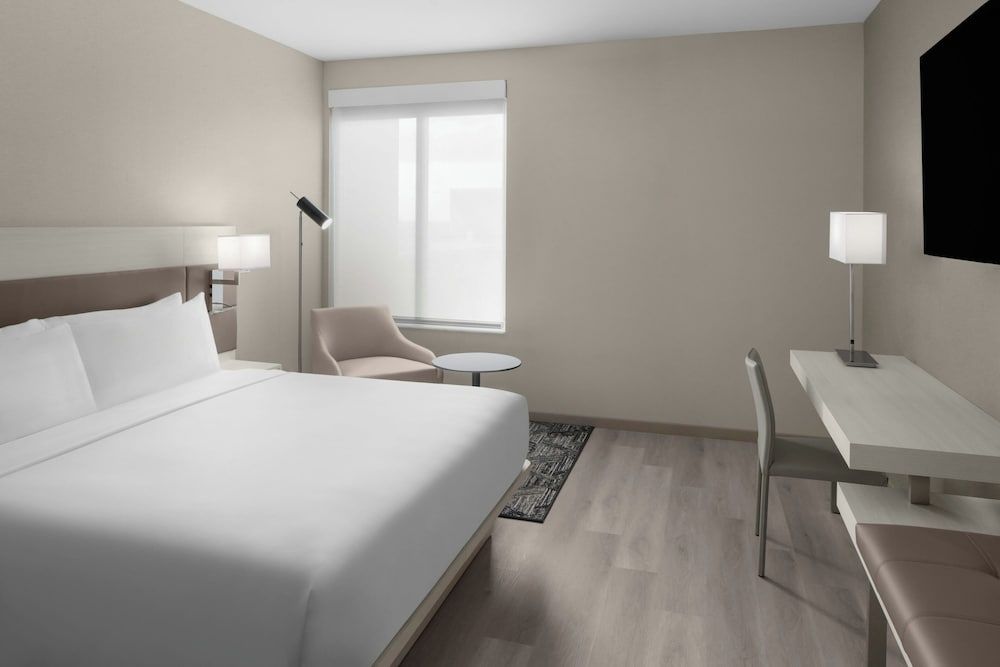 Junior Room, 1 King Bed, Corner