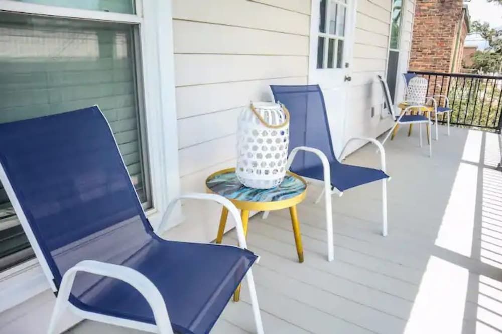 Downtown Cozy 2 BR Apt - 4min drive MardiGras Park Apartment, City View 6