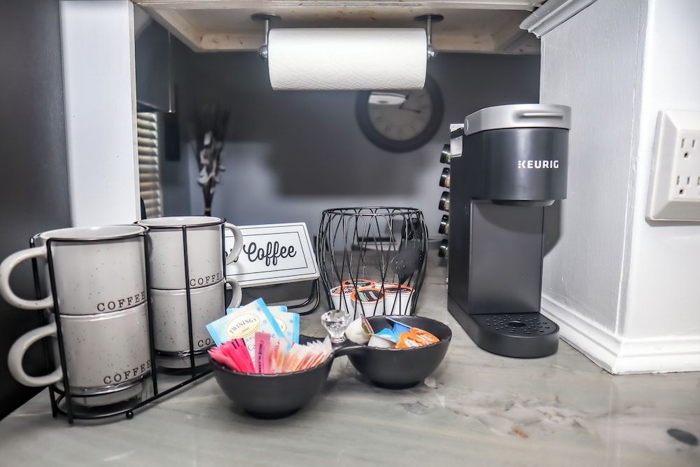 Downtown Cozy 2 BR Apt - 4min drive MardiGras Park Apartment, City View 10