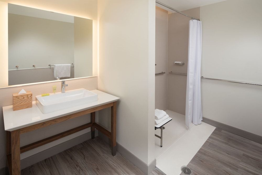 Element Melbourne Oceanfront Studio, Multiple Beds (Mobility Accessible, Roll-in Shower) 4