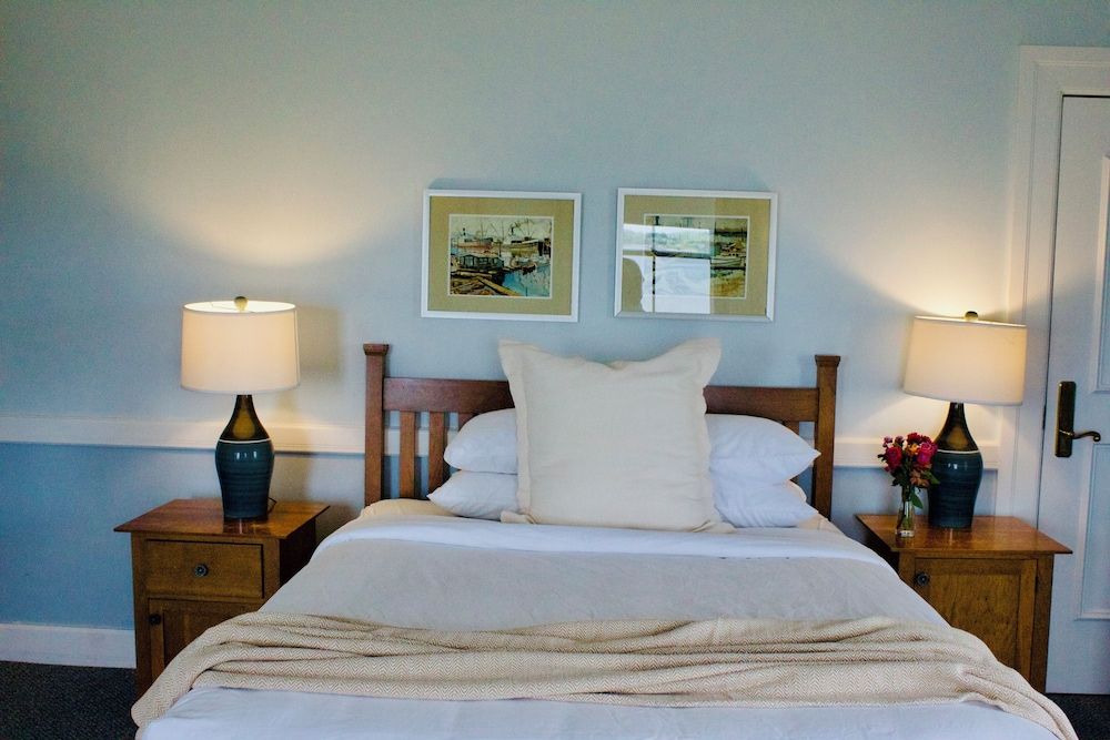 The McKernan Inn Deluxe Room, Ocean View 3