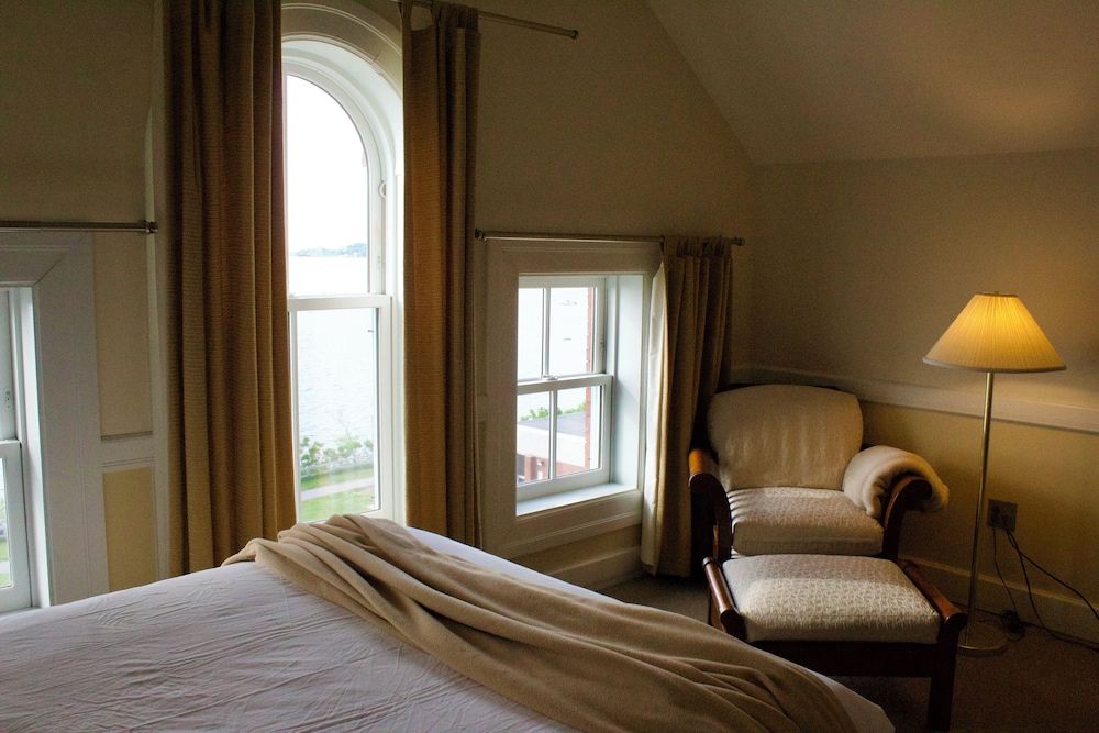 The McKernan Inn Deluxe Room, 2 Double Beds, Ocean View 5