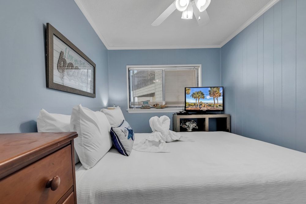 Signature Condo, Beach View