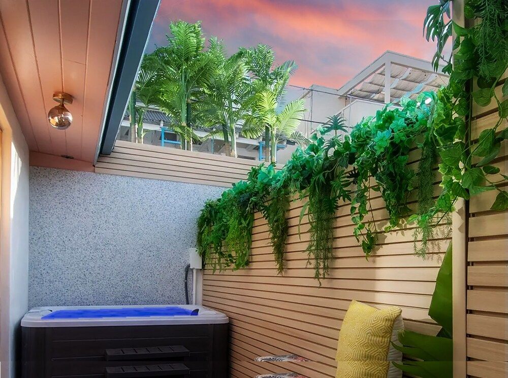 Elite Room, Patio, Kitchenette, Hot Tub