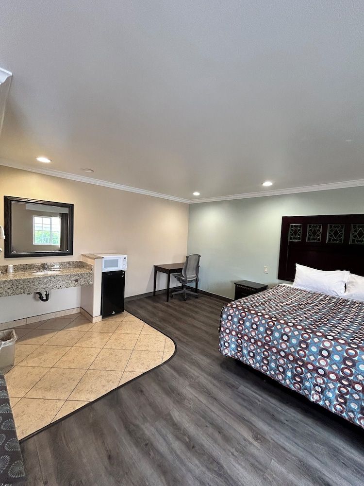 HYLAND MOTEL Family Single Room, Non Smoking