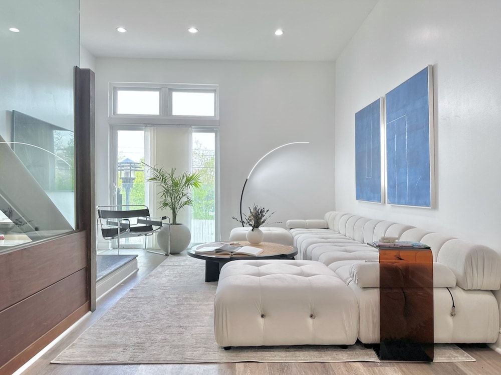 Luxury Villa, City View