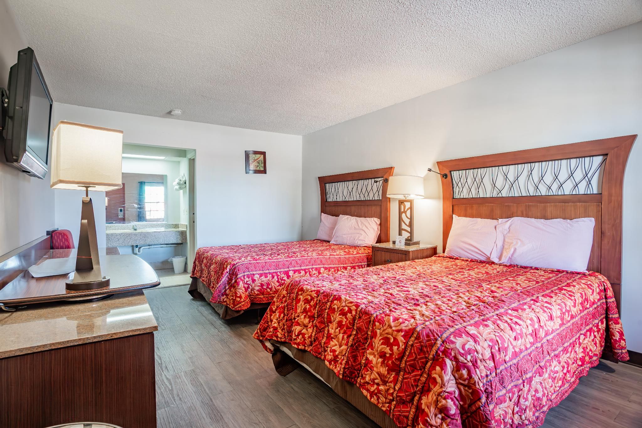 Deluxe 2 Full Beds