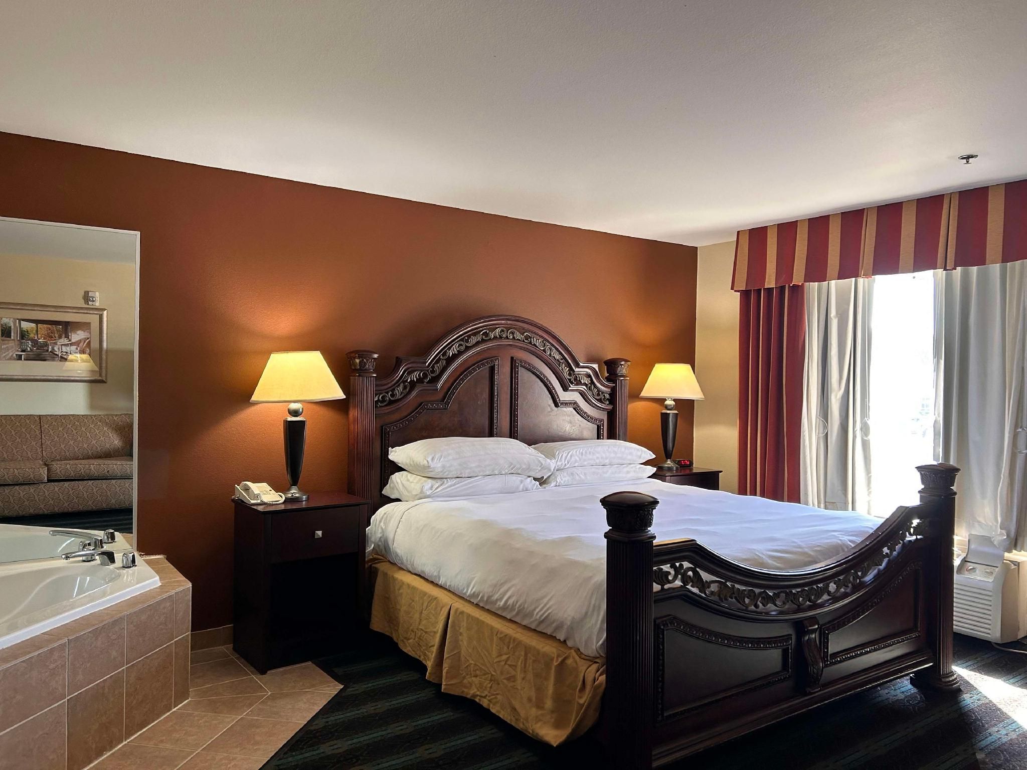 Accessible - Suite 1 King Bed, Mobility Accessible, Bathtub, Whirlpool, Microwave And Refrigerator,