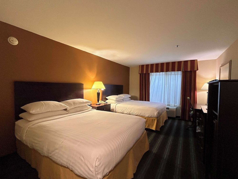 Express Inn Leesville Ft Johnson, SureStay Collection by BW Standard Room, 2 Queen Beds, Non Smoking, Refrigerator & Microwave 2