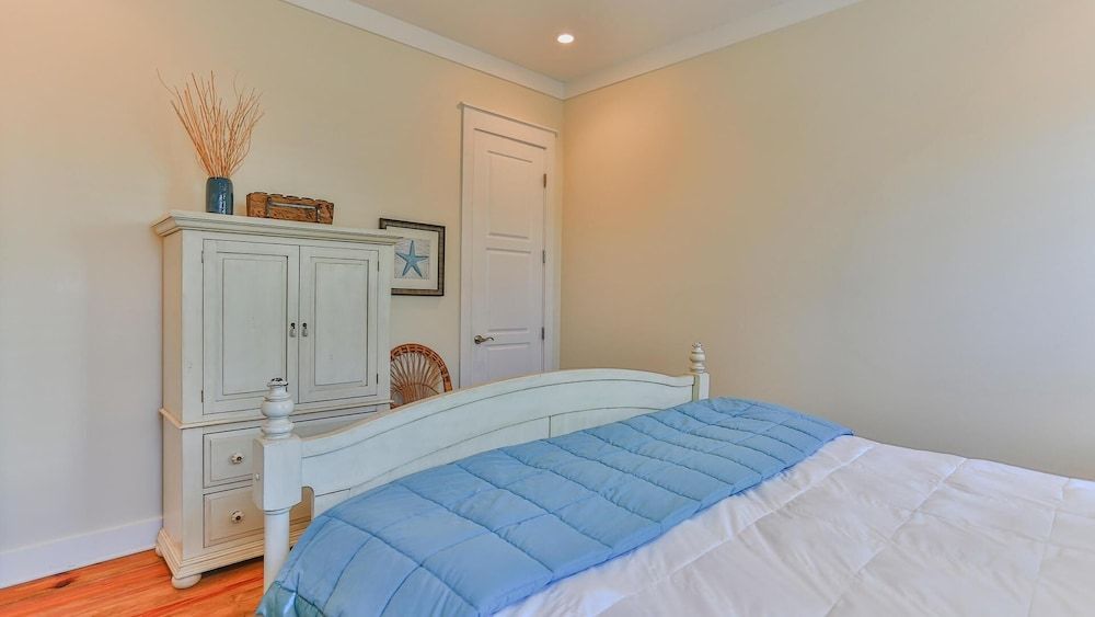 House, Multiple Beds (Family Ties)