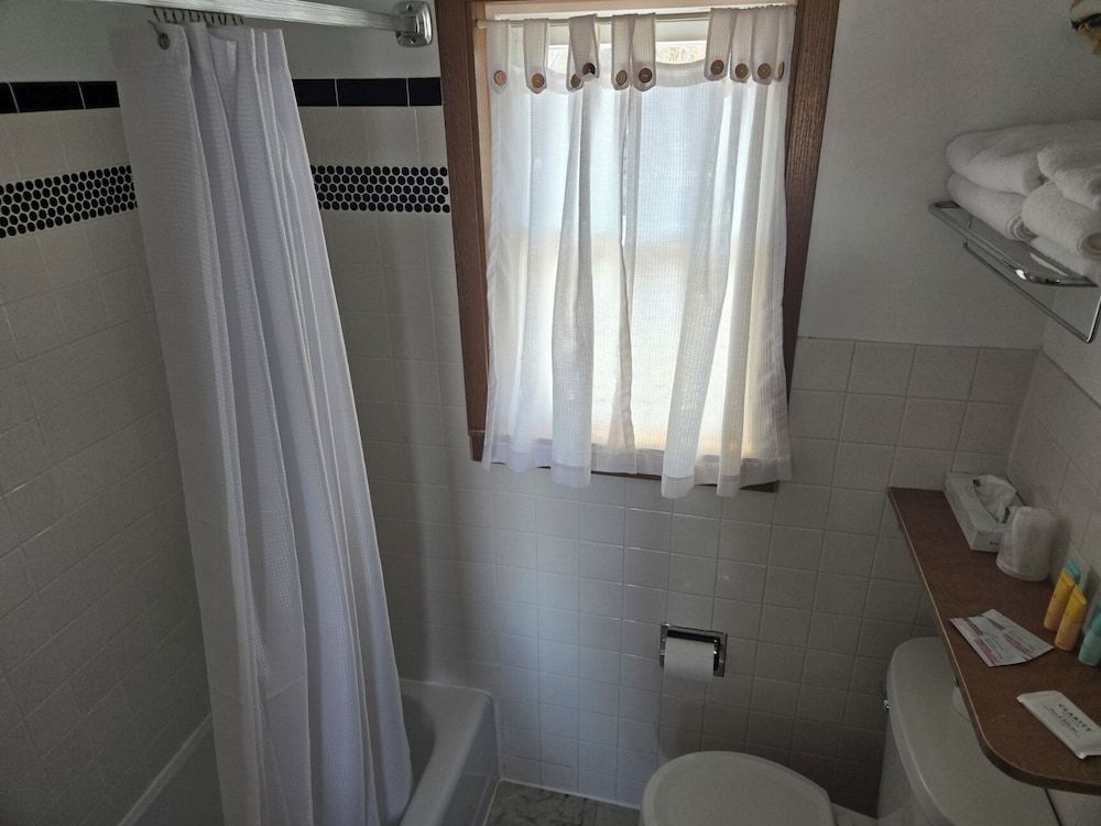 A Bridge View Inn Single Room 2