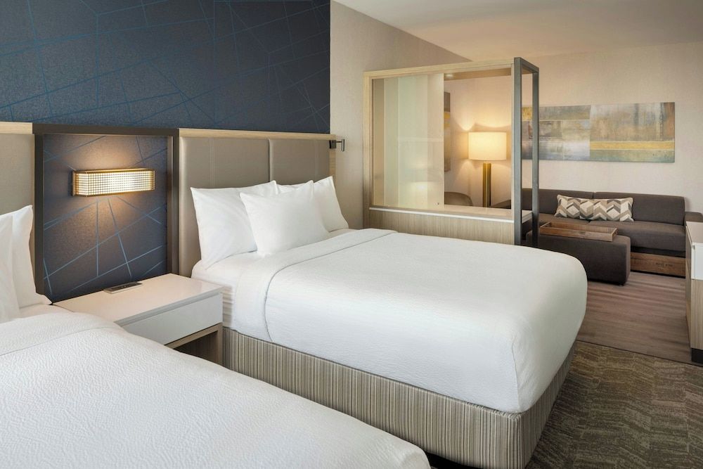Suite, 2 Queen Beds (Mobility/Hearing Accessible, Tub)