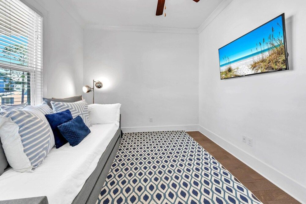 House, Multiple Beds (Peace of Blue)