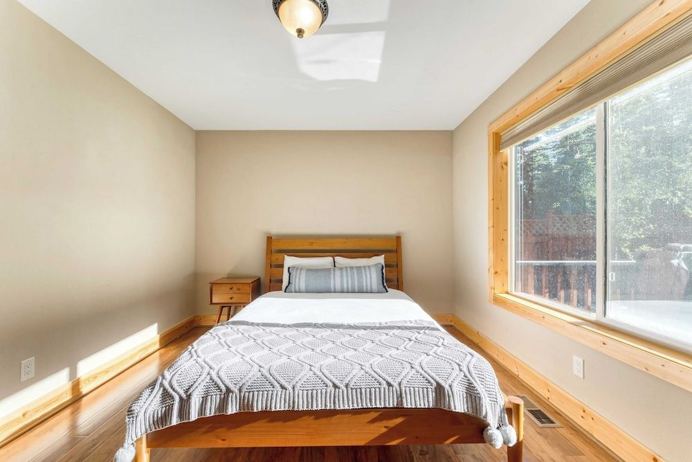 House (4 Bedrooms)